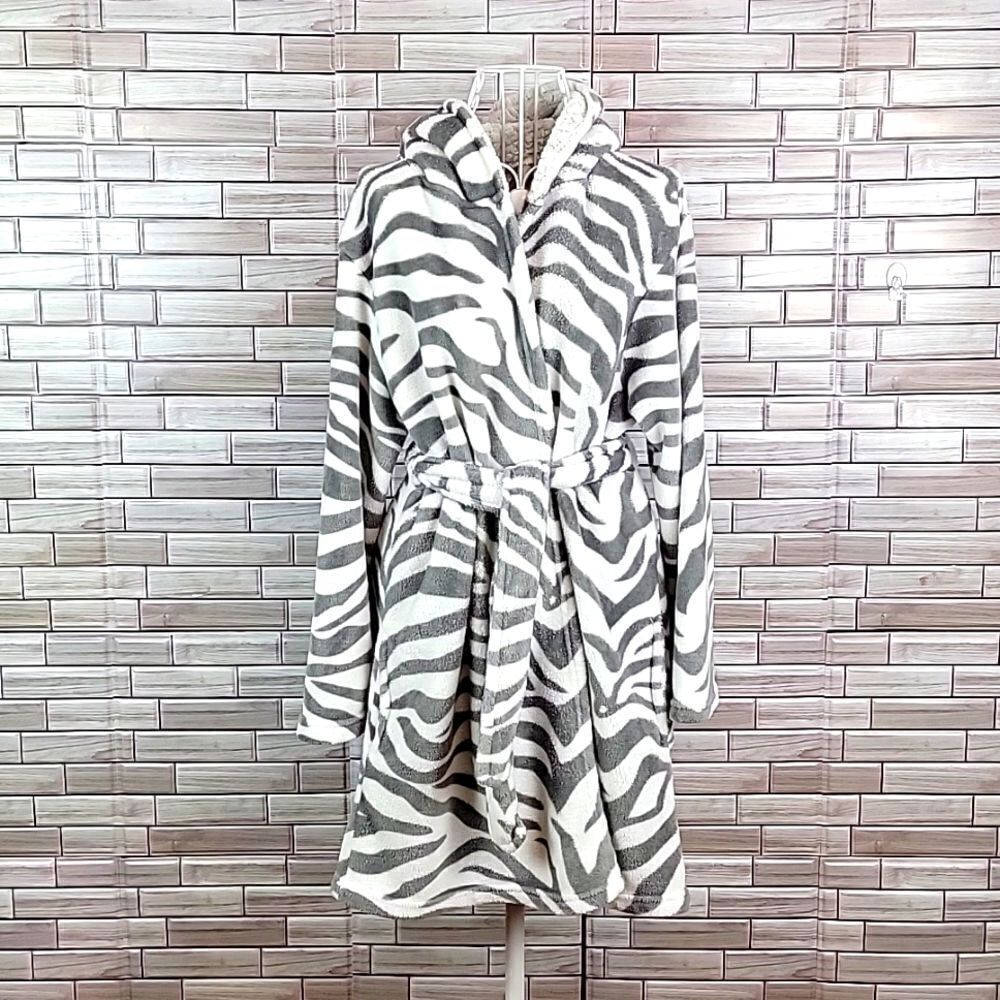 Tarea by Rue21 zebra plush robe One Size